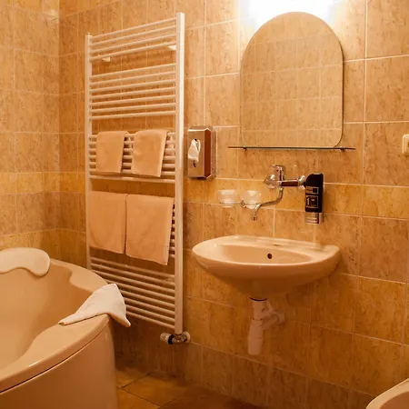 Hotel Pod Hradom 3*