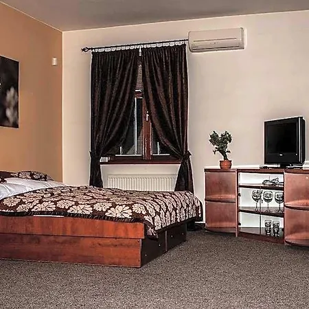 Pod Hradom Hotel 3*